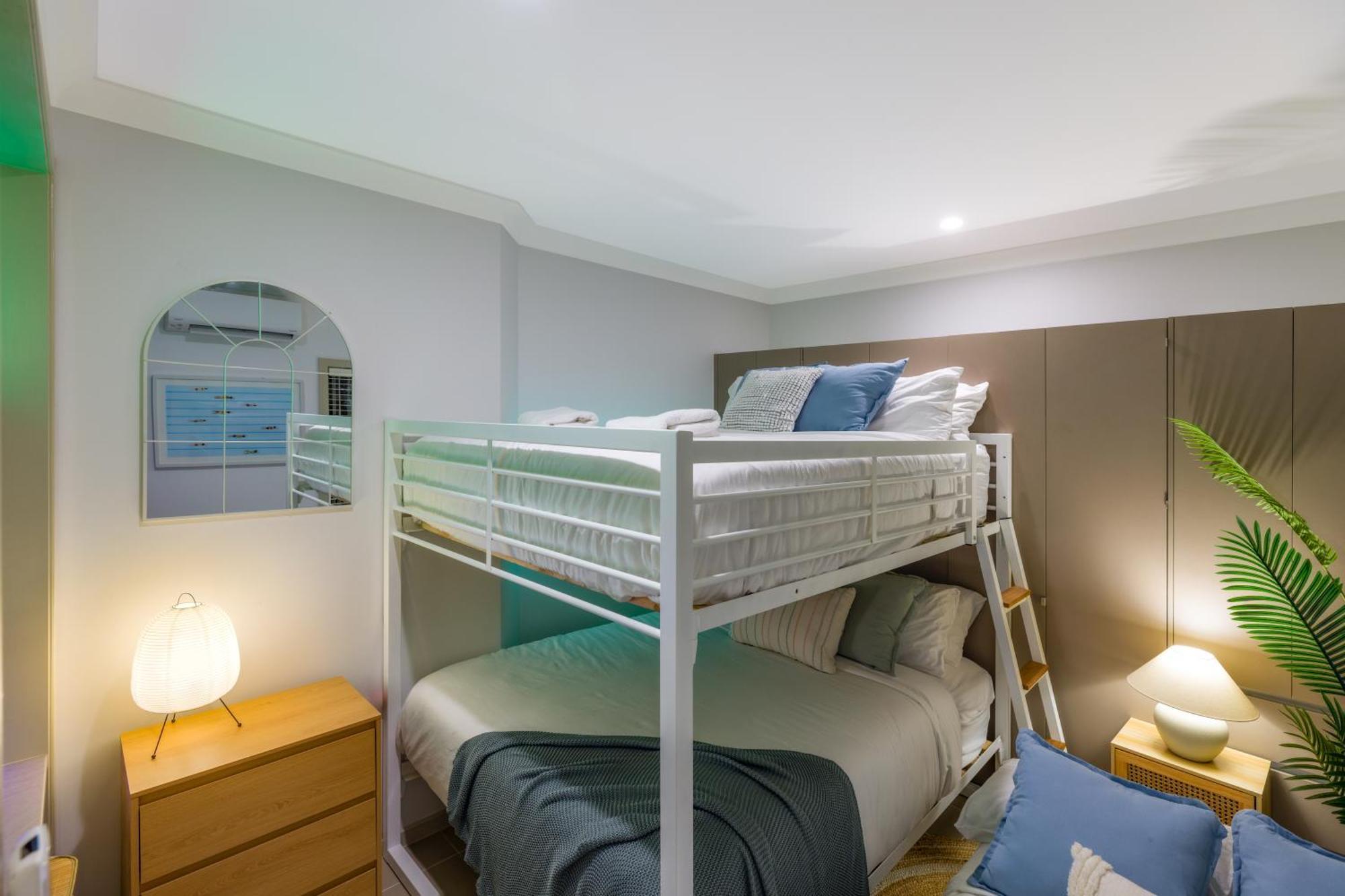 Holiday home Private Luxury Haven With Suv Hire, Pool, Near Marina Trinity Beach