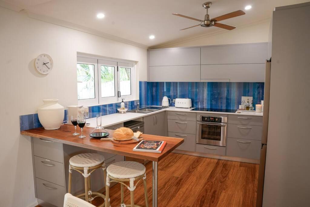 Four Palms, 8 Min Walk To Beach- Pet Friendly Holiday home *