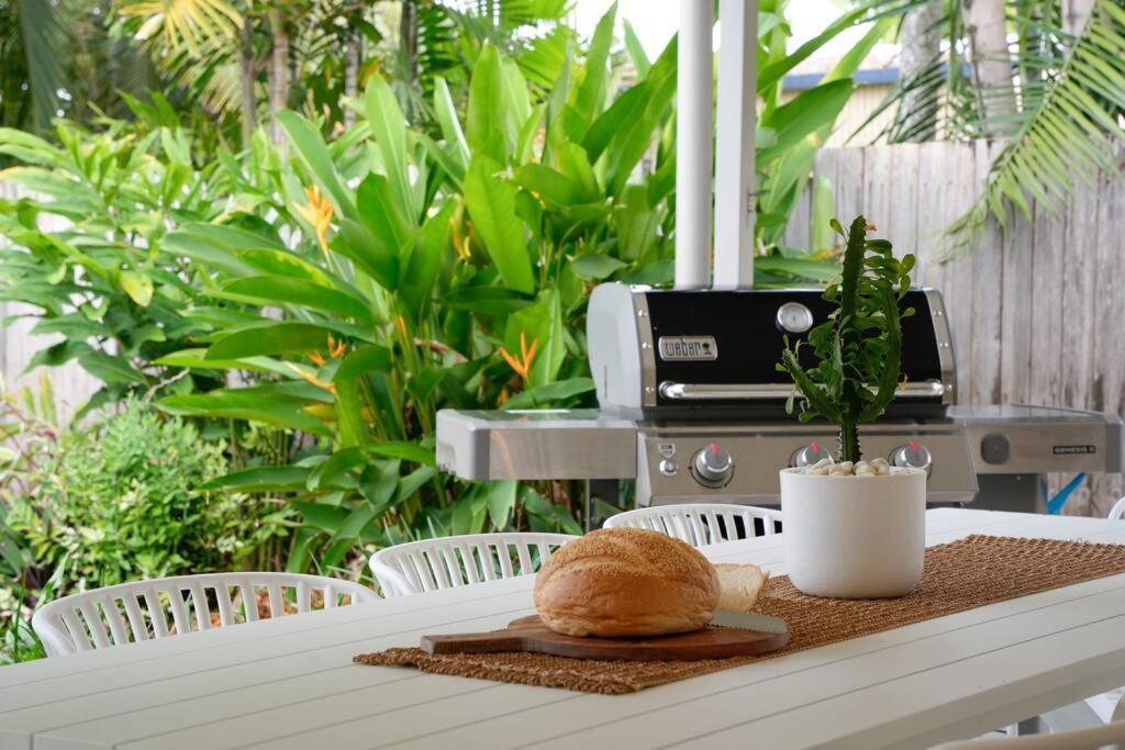 Four Palms, 8 Min Walk To Beach- Pet Friendly Holiday home *