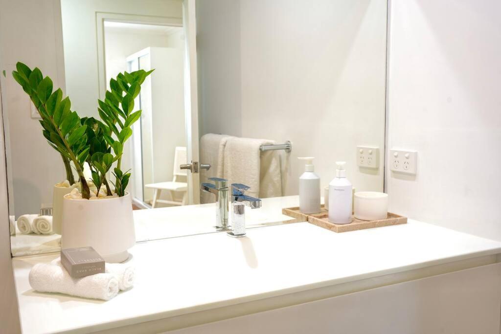 Four Palms, 8 Min Walk To Beach- Pet Friendly Holiday home Trinity Beach