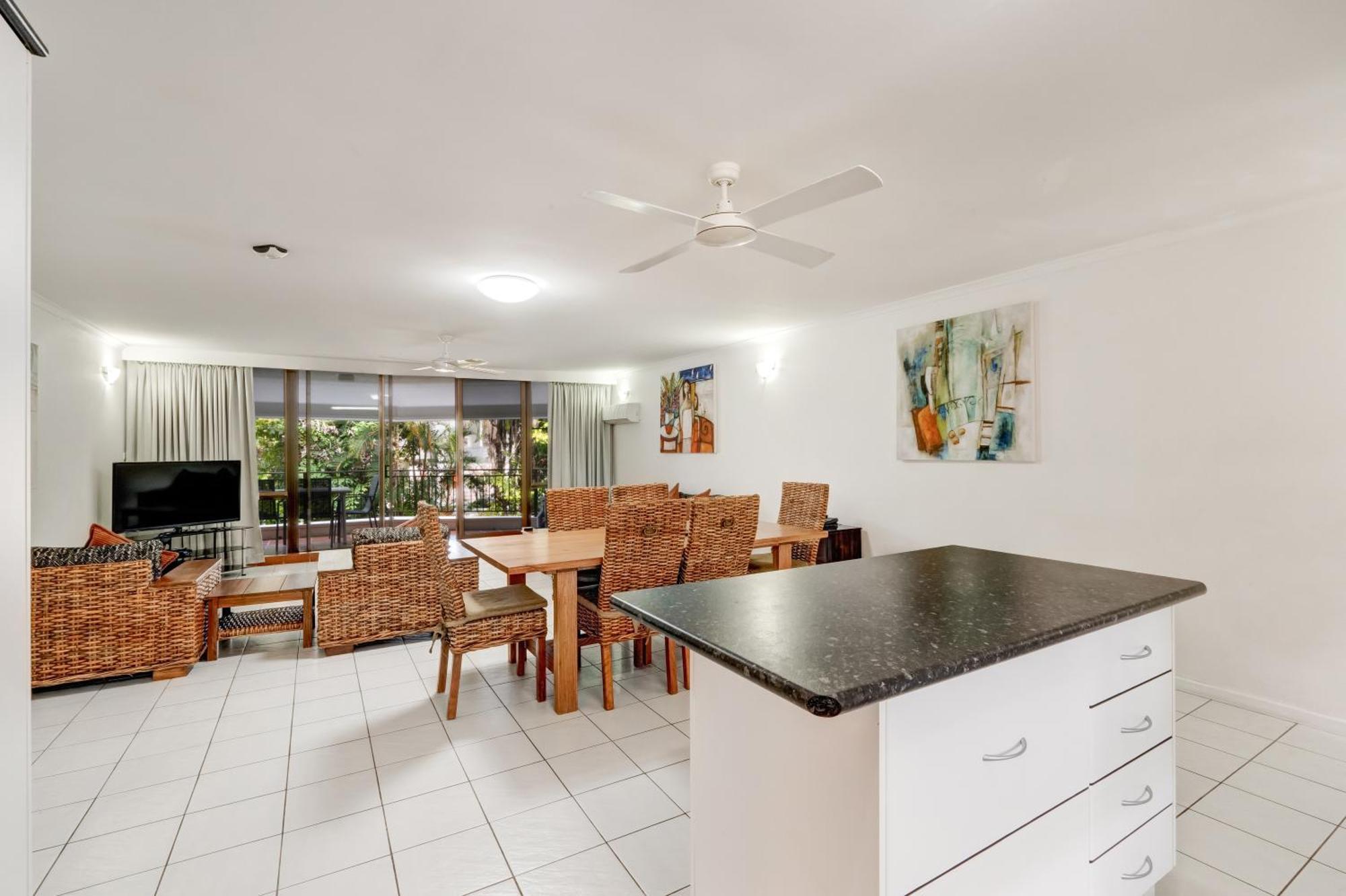 Aparthotel Roydon Beachfront Trinity Beach
