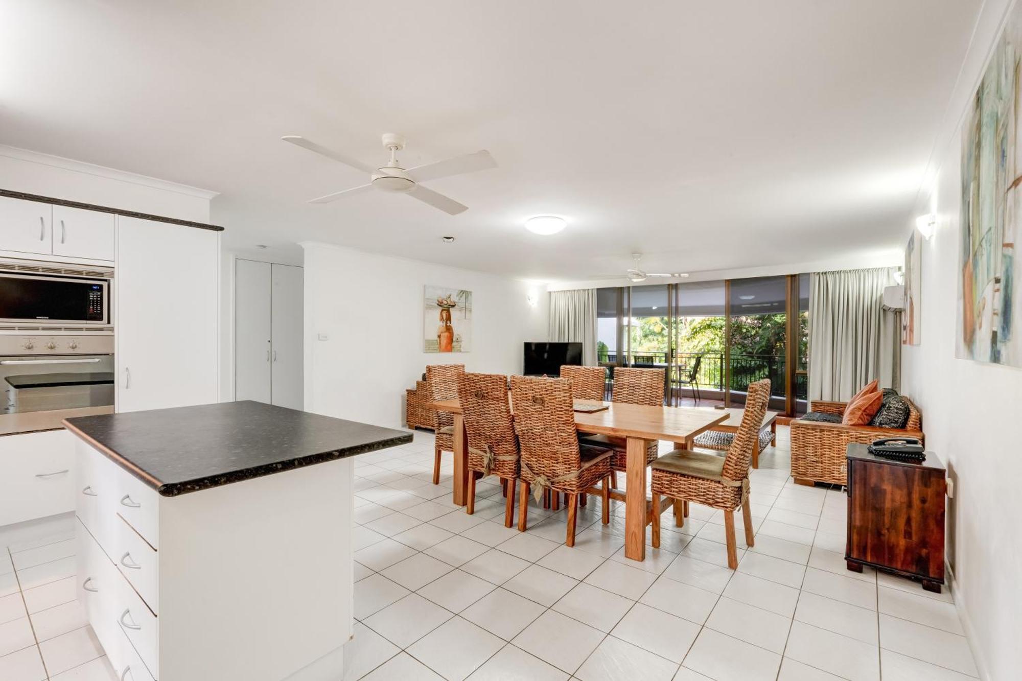 Roydon Beachfront Trinity Beach