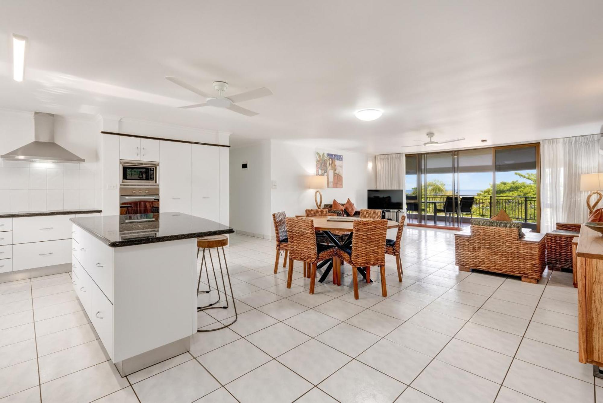 Aparthotel Roydon Beachfront 4*