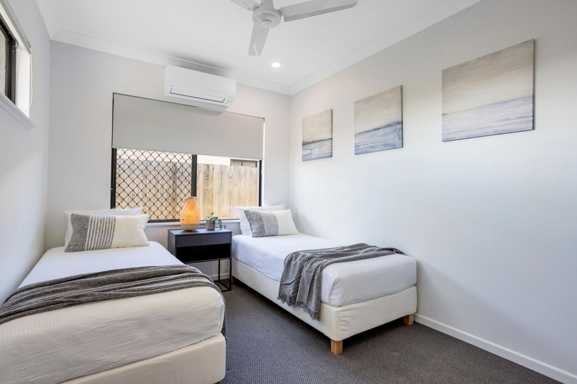 Trinity 4br Modern Getaway With Spa, Pet Friendly Holiday home Trinity Beach