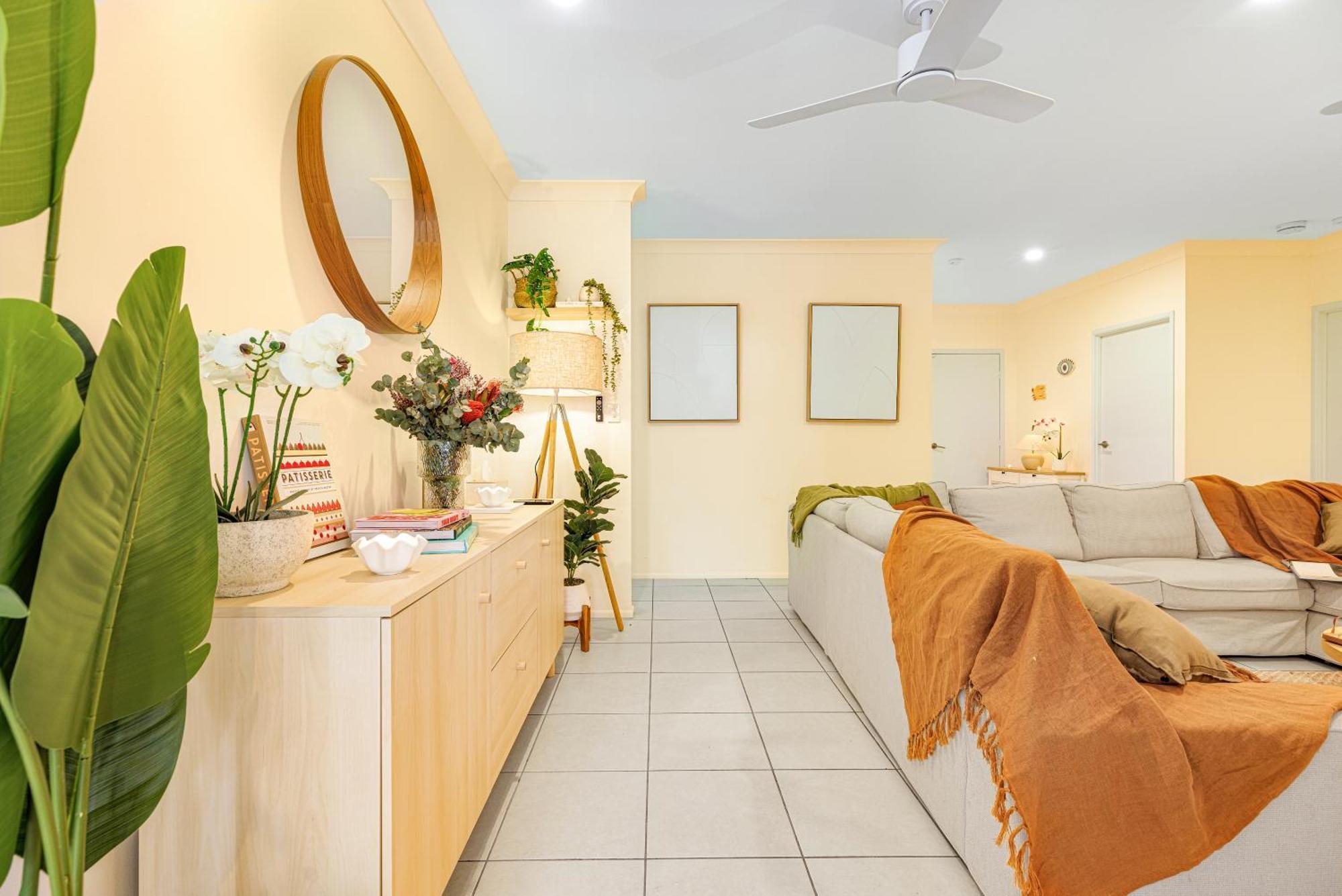 Spacious Family Fun With Suv Hire, Games, Full Kitchen *