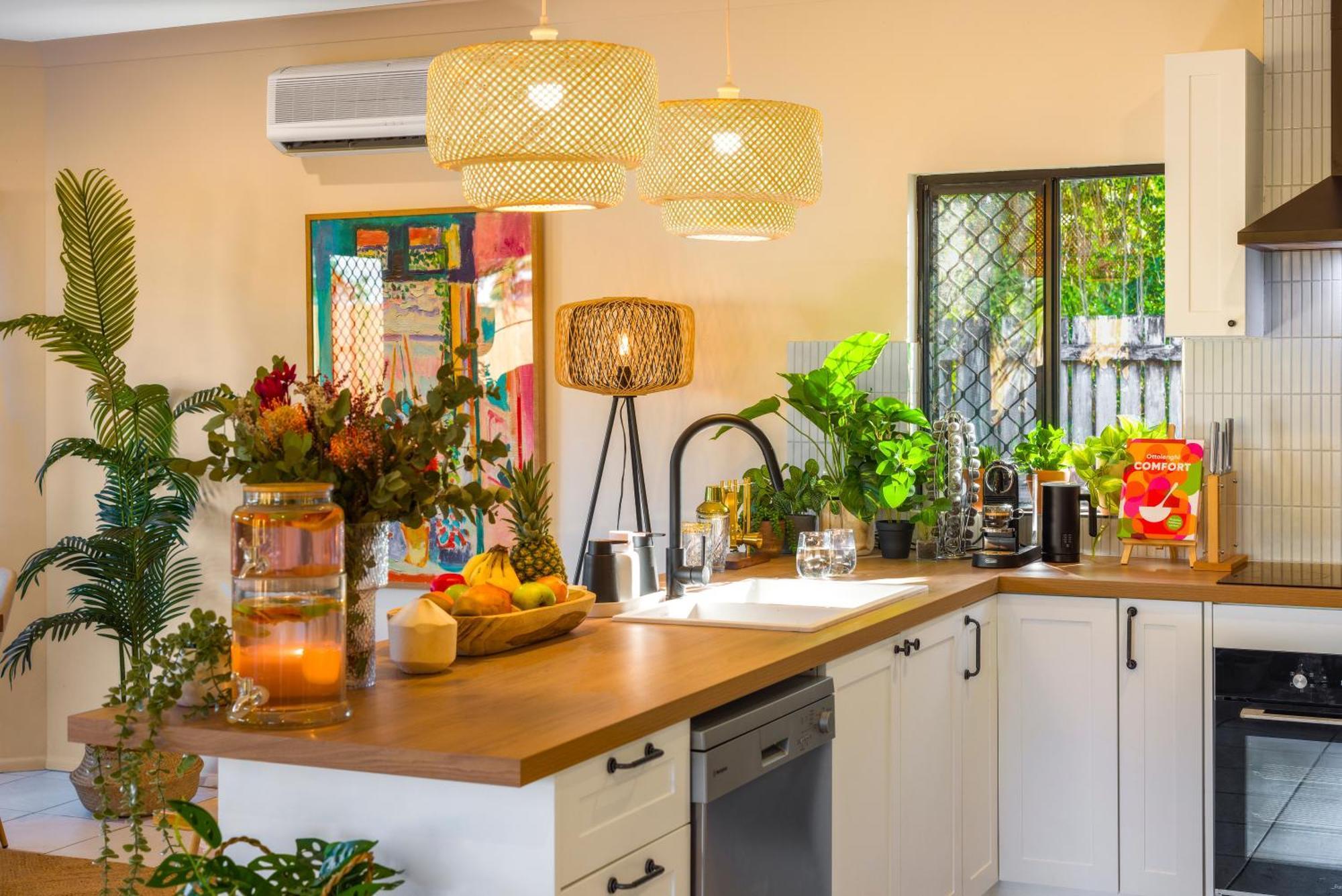 Spacious Family Fun With Suv Hire, Games, Full Kitchen Trinity Beach