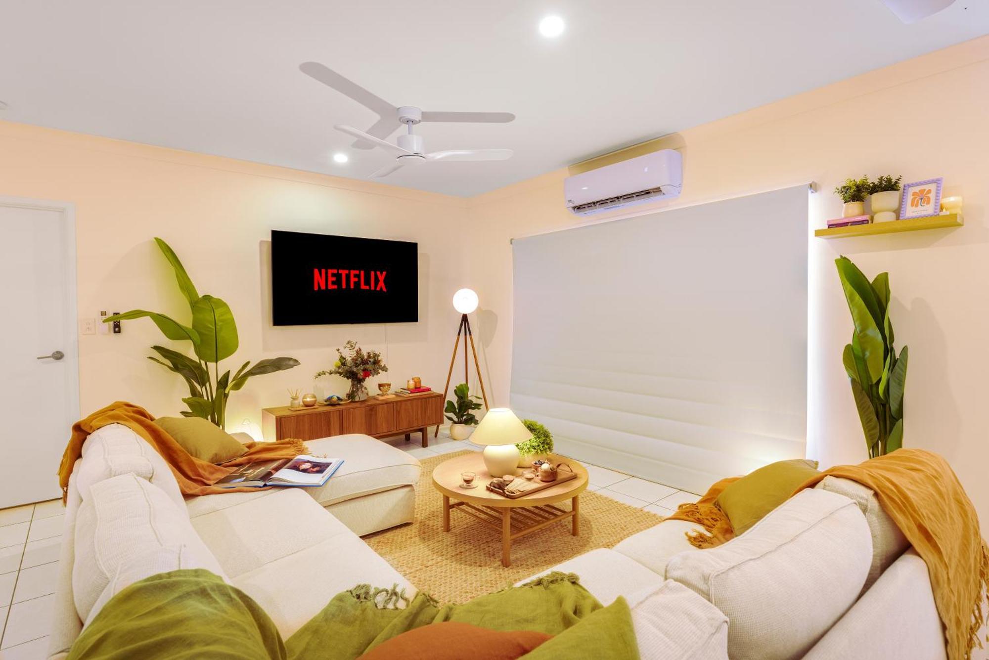 Spacious Family Fun With Suv Hire, Games, Full Kitchen