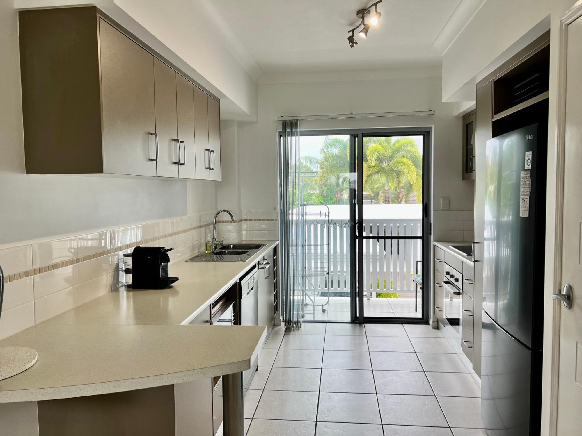 Tropical Vibes - Northern Beaches Cairns *
