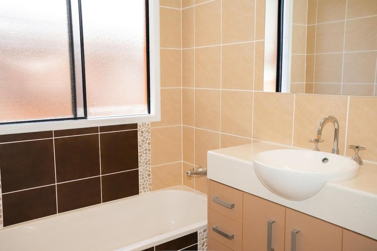 Holiday home House, Stroll To & Cafes- Pets Welcome *