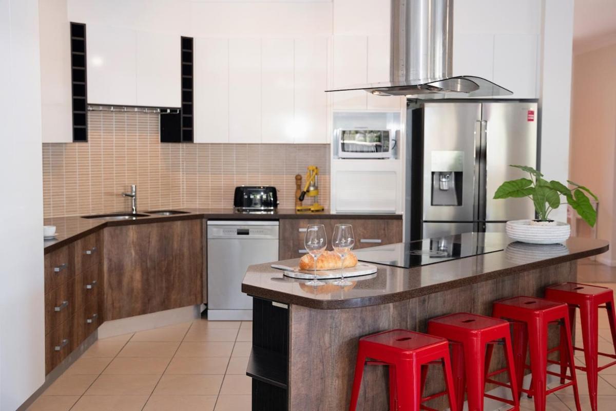 House, Stroll To & Cafes- Pets Welcome * Trinity Beach