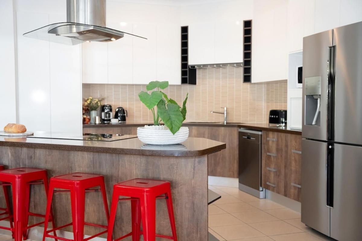 Holiday home House, Stroll To & Cafes- Pets Welcome *