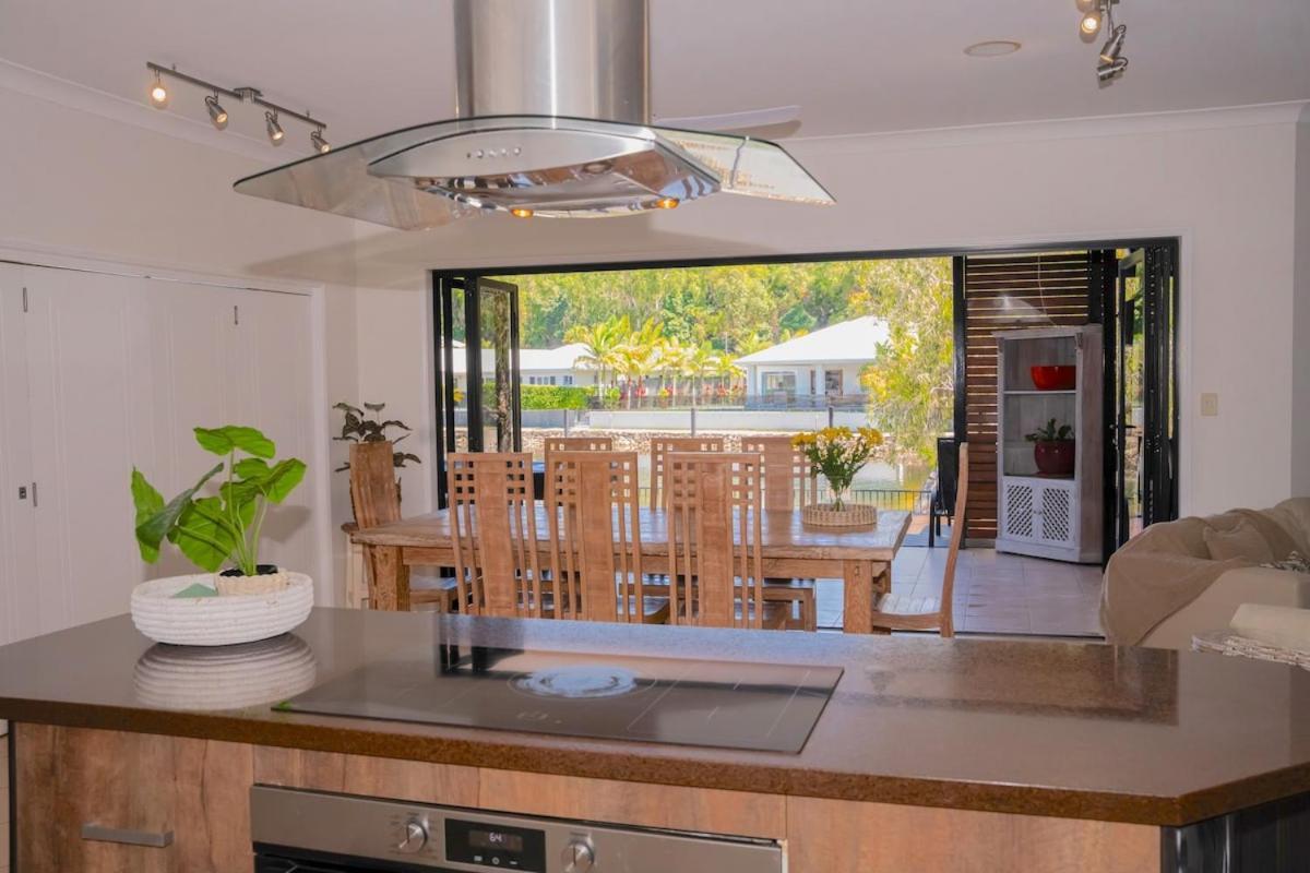 Holiday home House, Stroll To & Cafes- Pets Welcome Trinity Beach