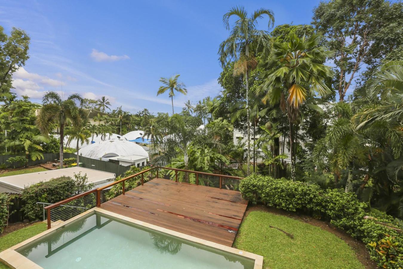 Ocean Horizons With Coral Sea Views Apartment *