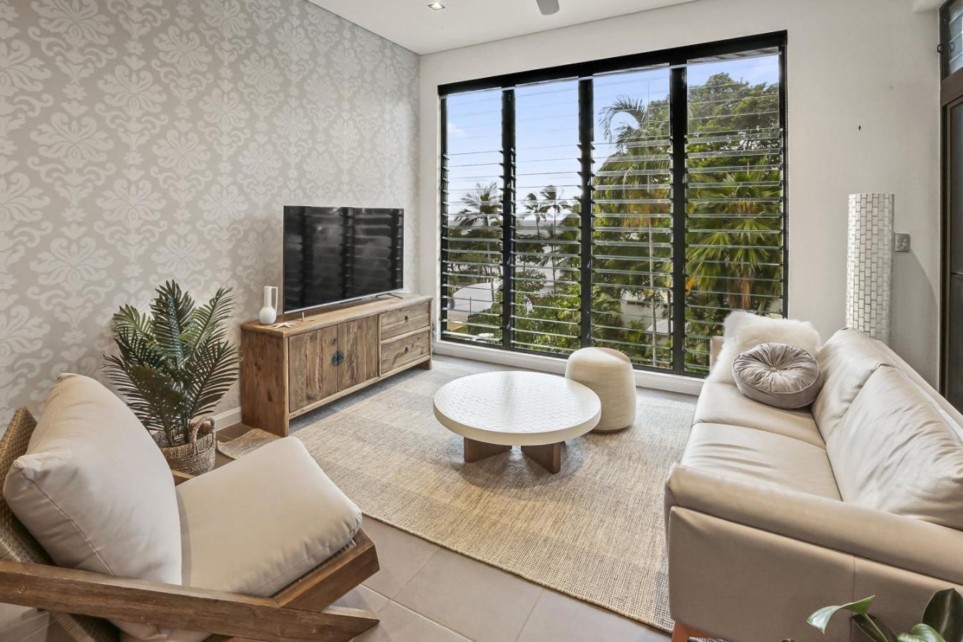 Apartment Ocean Horizons With Coral Sea Views
