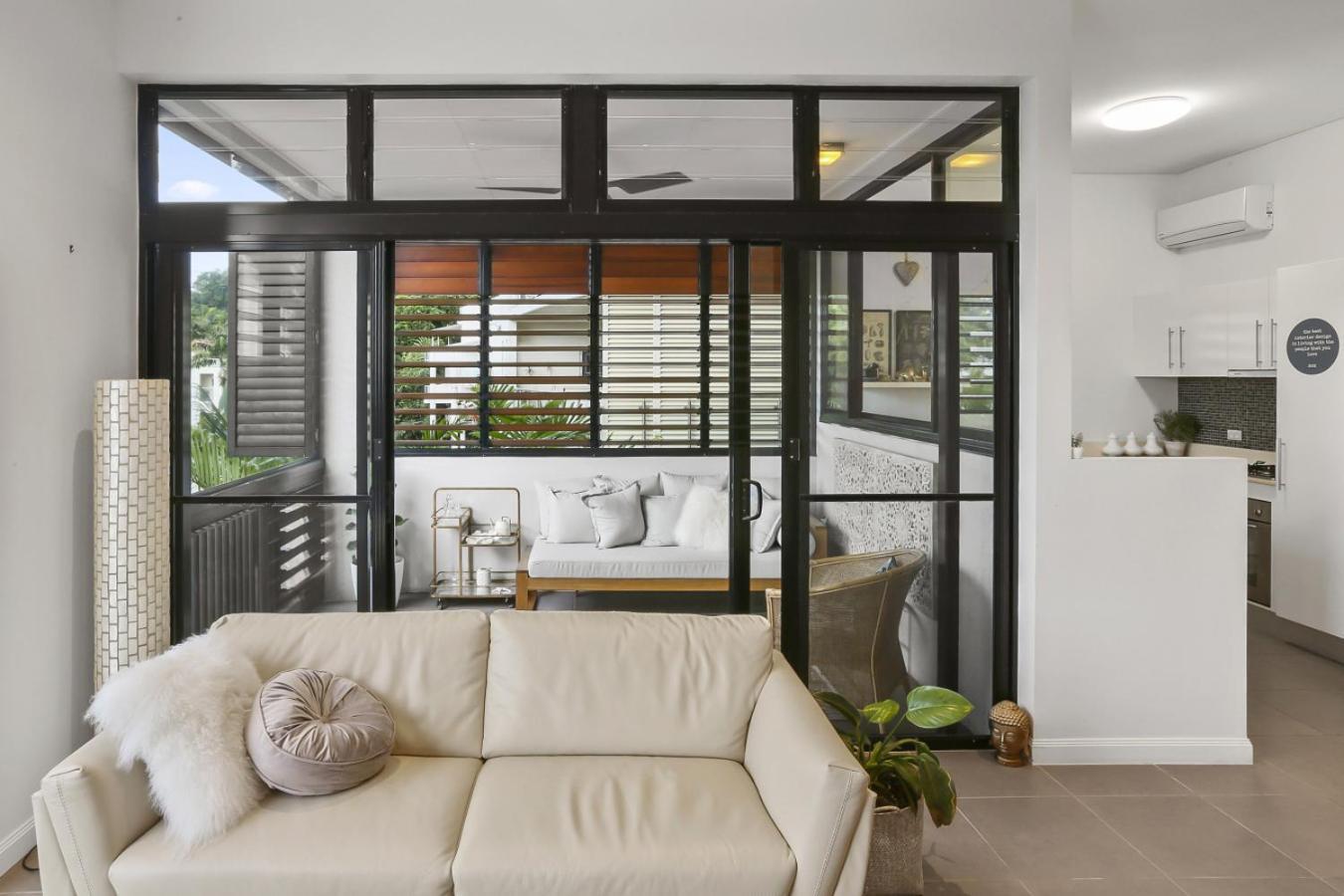 Apartment Ocean Horizons With Coral Sea Views *