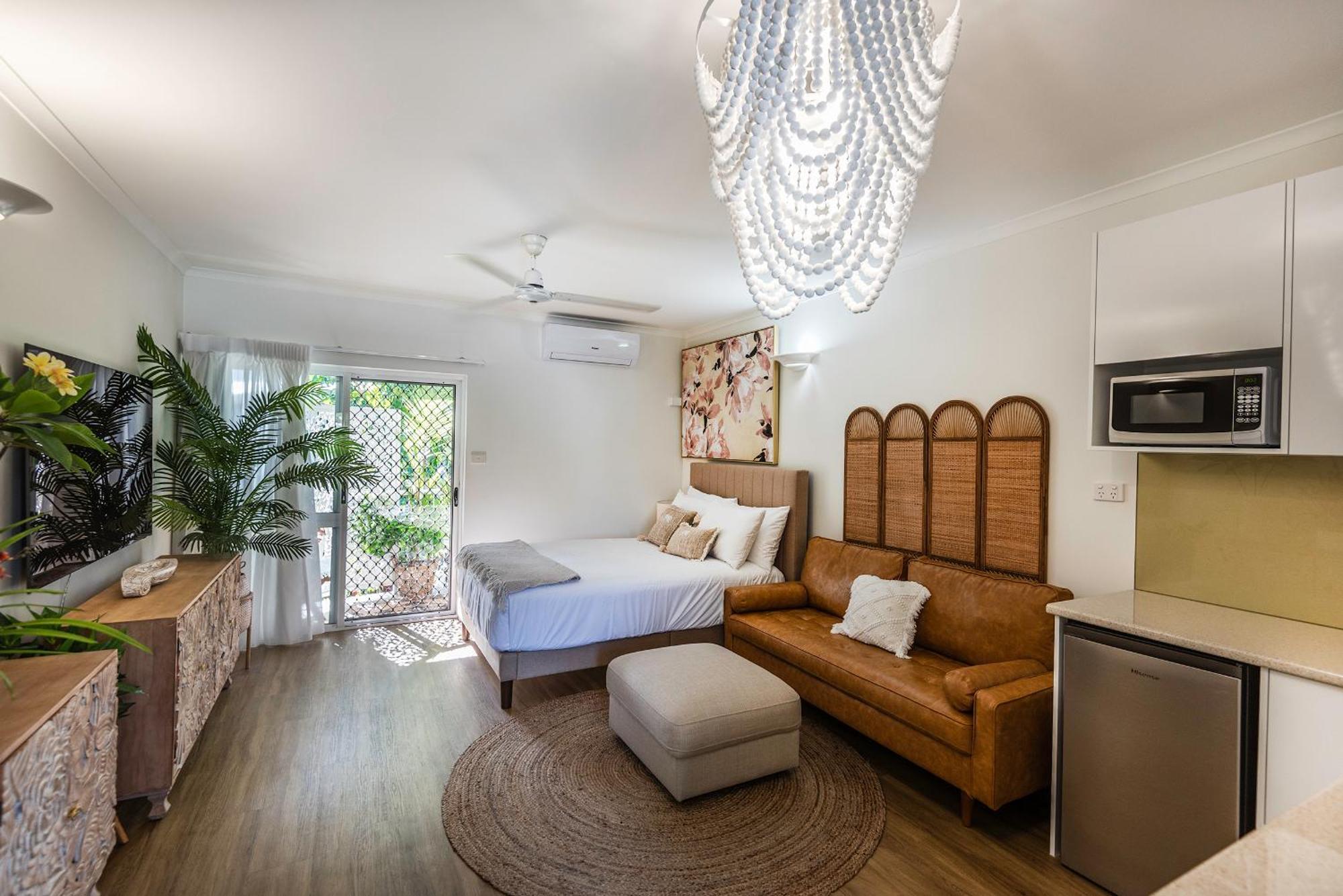 Trinity Pacific Aparthotel 4*