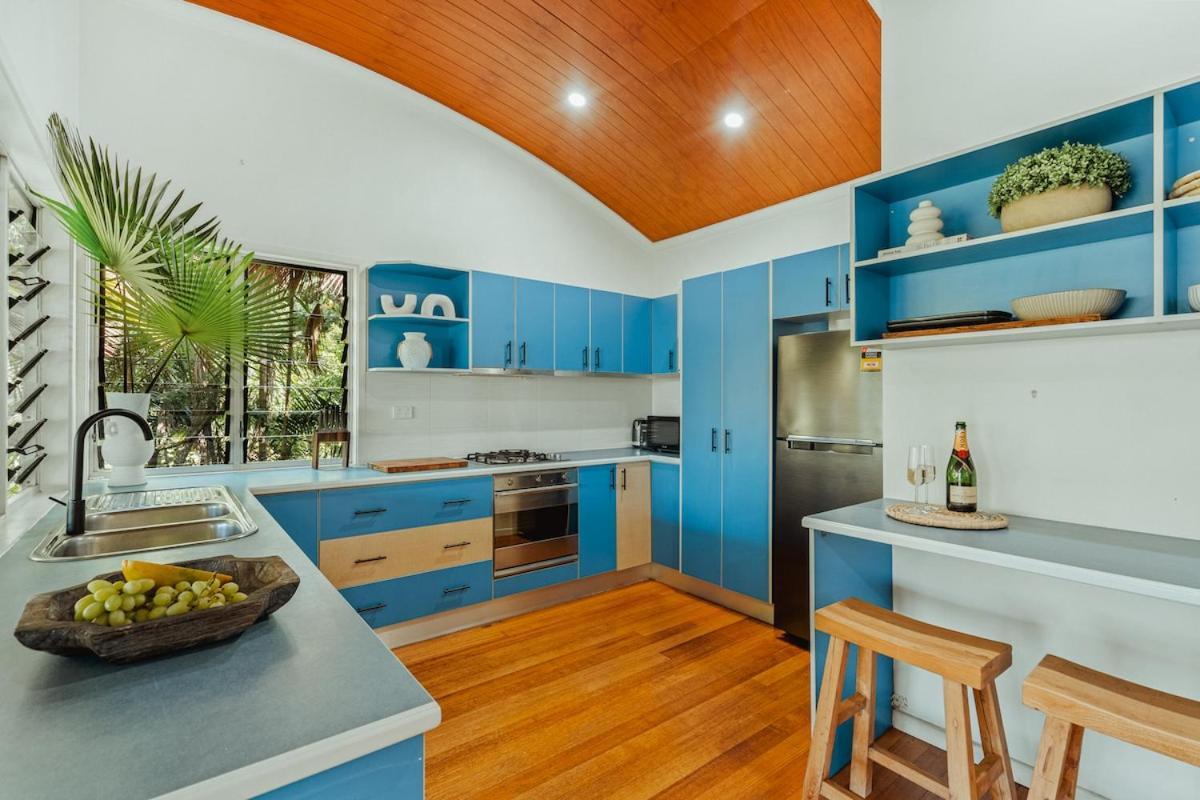 Reinwood Retreat - A Nestled In The Treetops Of A Rainforest * Trinity Beach