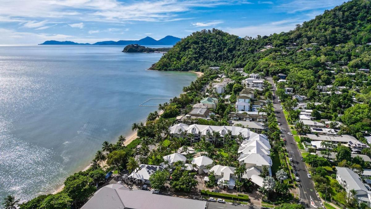 Reinwood Retreat - A Nestled In The Treetops Of A Rainforest Holiday home Trinity Beach