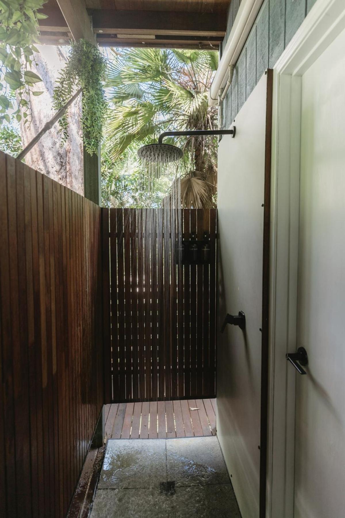Reinwood Retreat - A Nestled In The Treetops Of A Rainforest Holiday home *