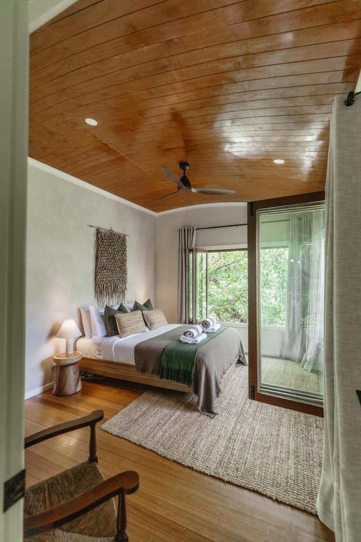 Reinwood Retreat - A Nestled In The Treetops Of A Rainforest *