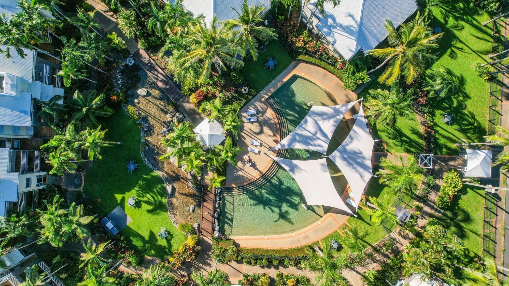 Coral Sands Beachfront 4*