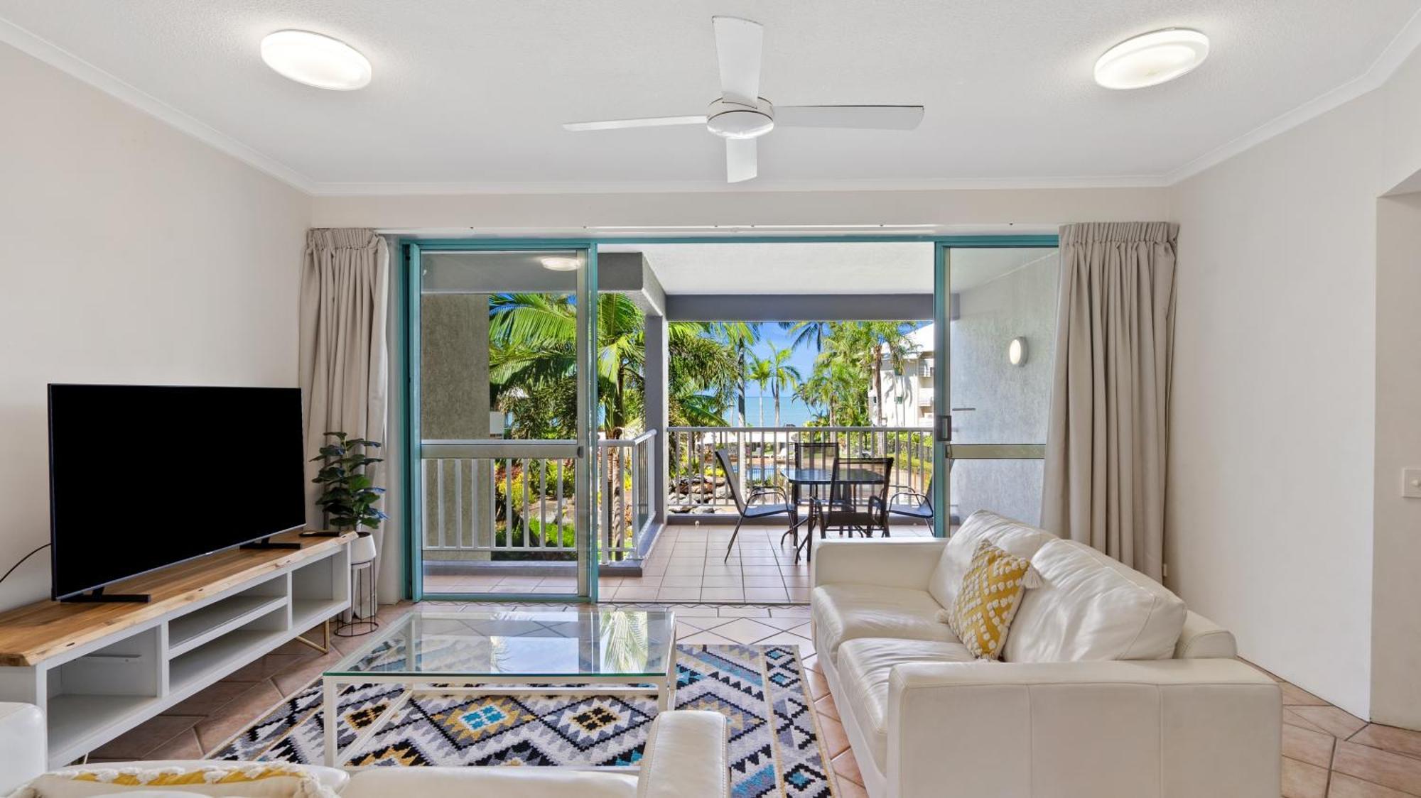 Coral Sands Beachfront 4*