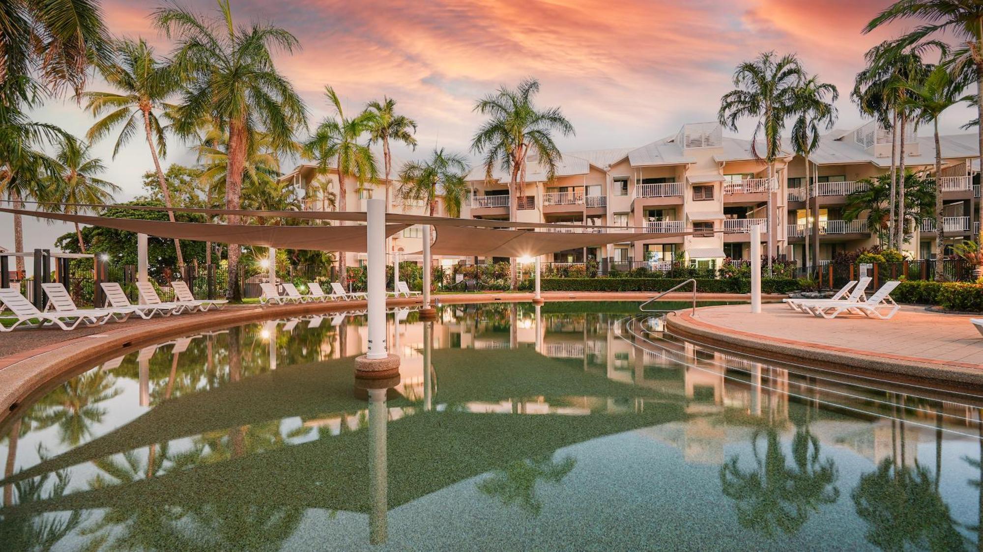 Coral Sands Beachfront Aparthotel 4*