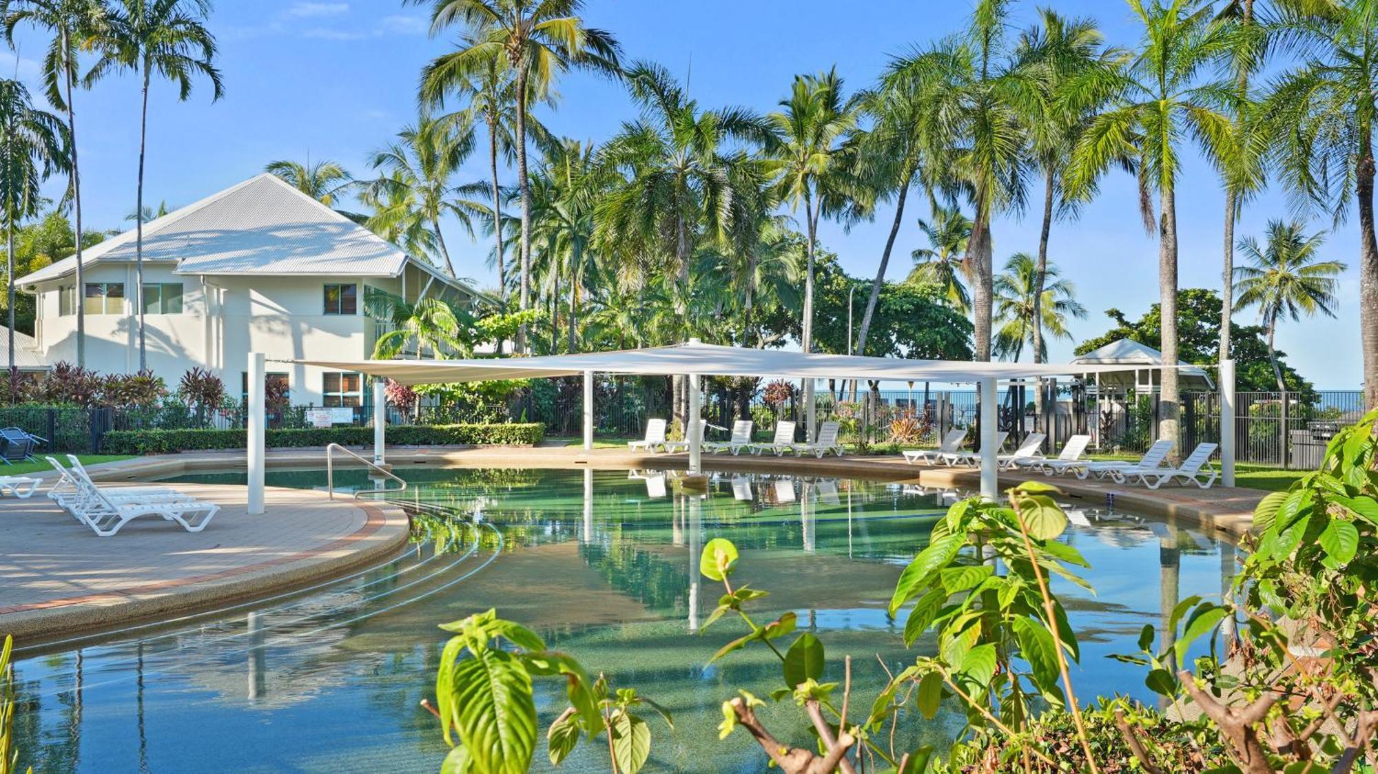 Aparthotel Coral Sands Beachfront 4*