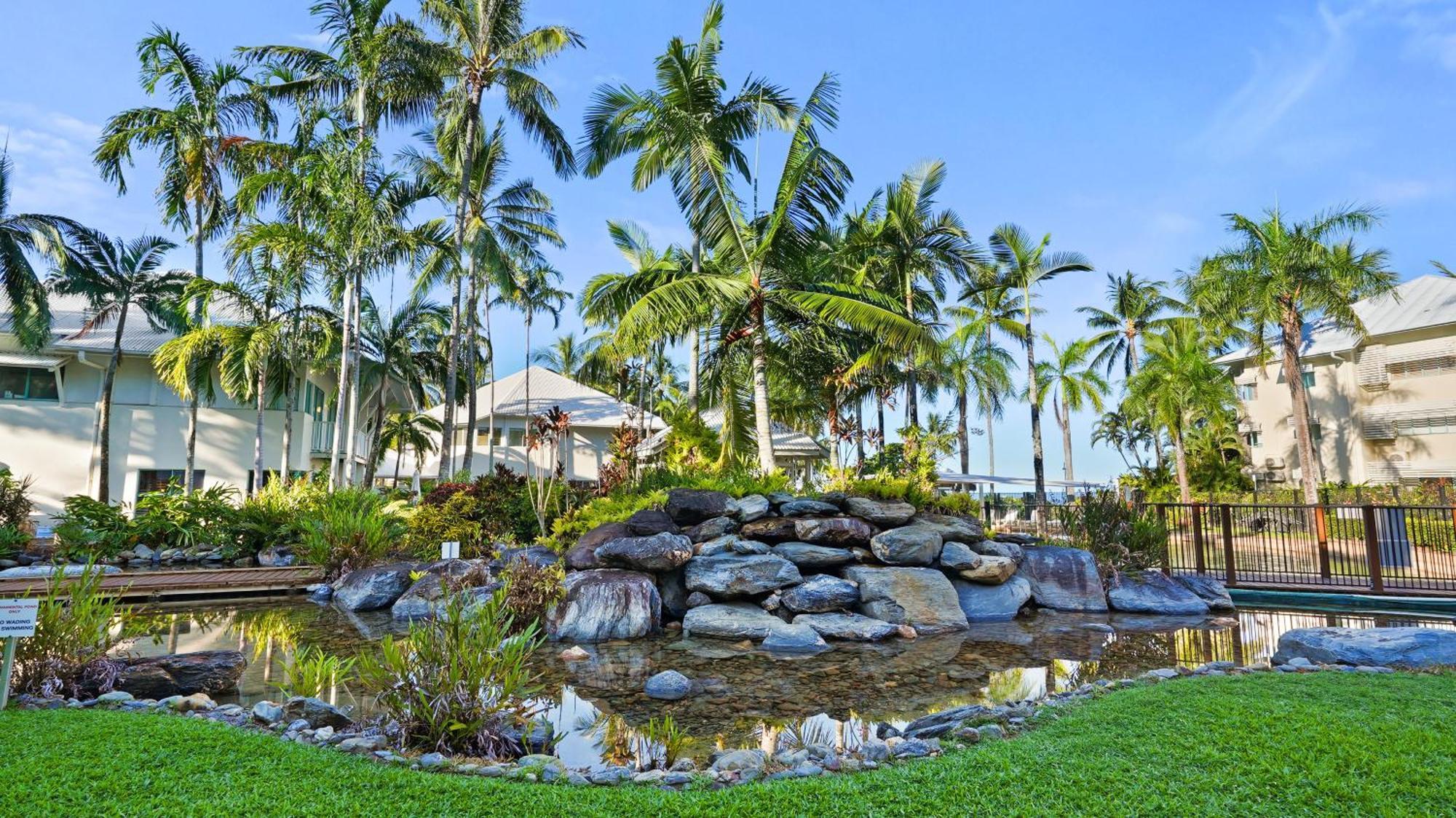 Coral Sands Beachfront 4*