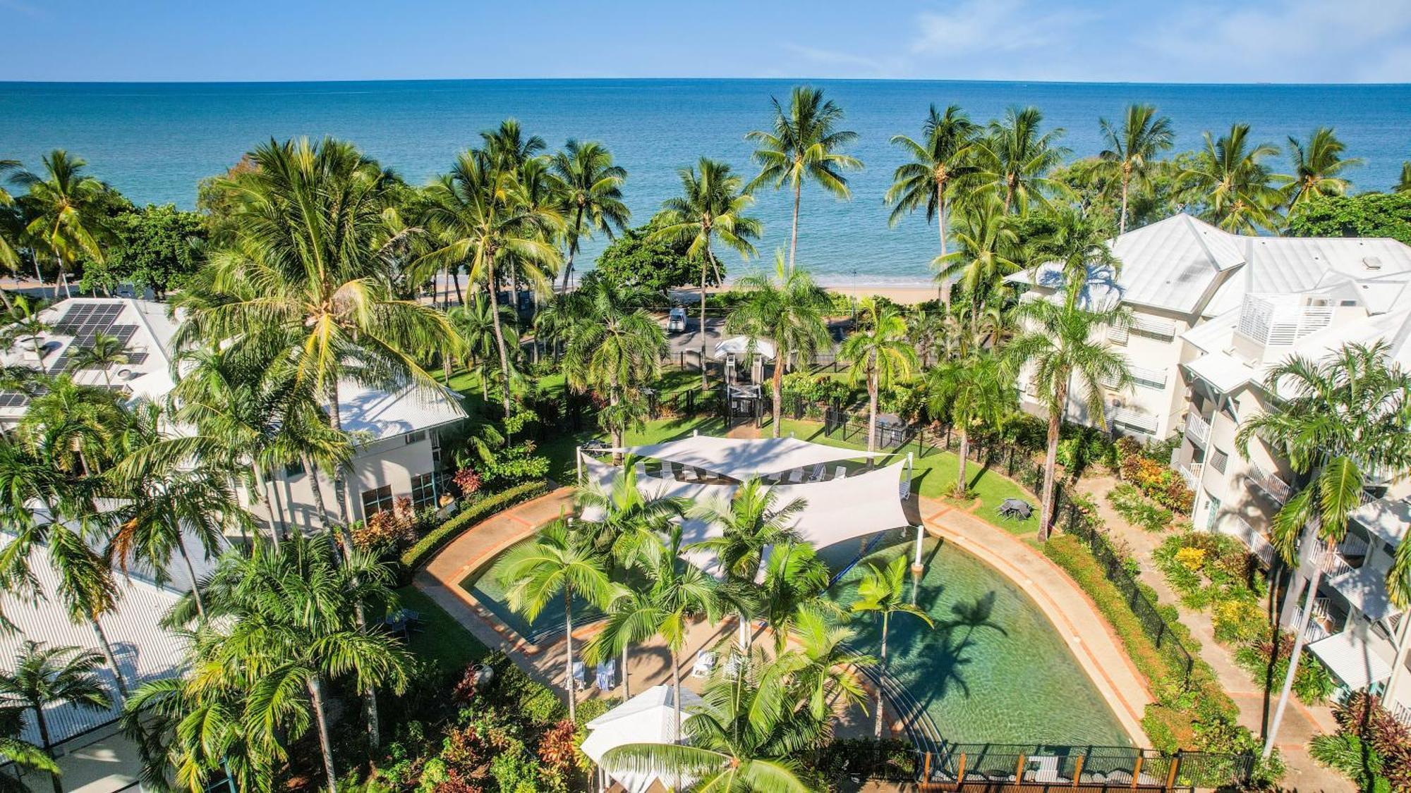 Coral Sands Beachfront 4*