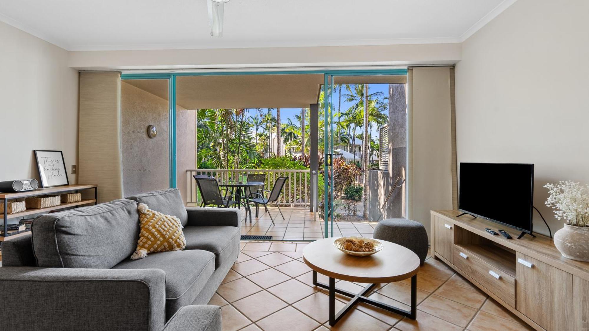 Coral Sands Beachfront Aparthotel 4*