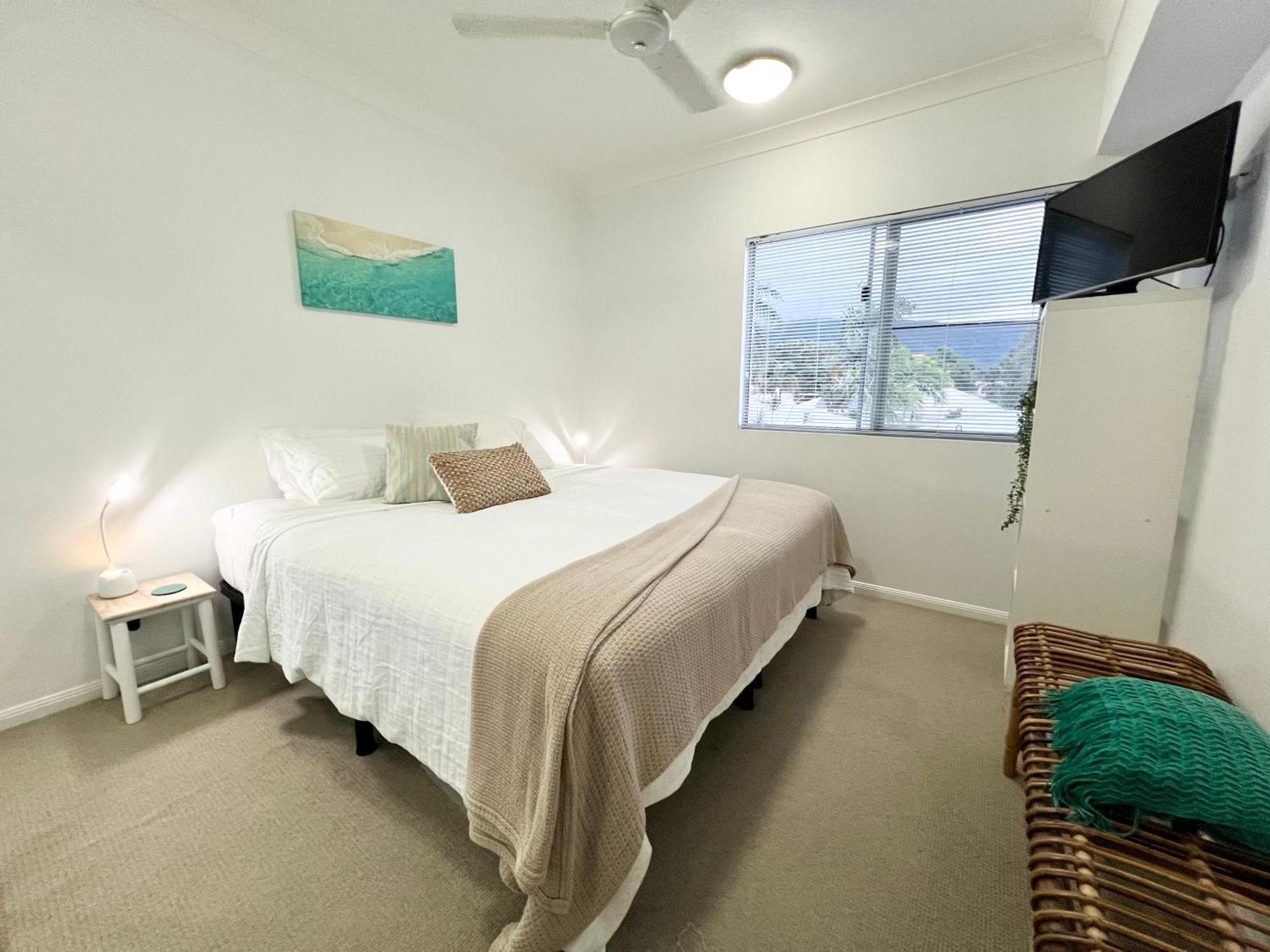 Tropical Vibes - Northern Beaches Cairns * Trinity Beach