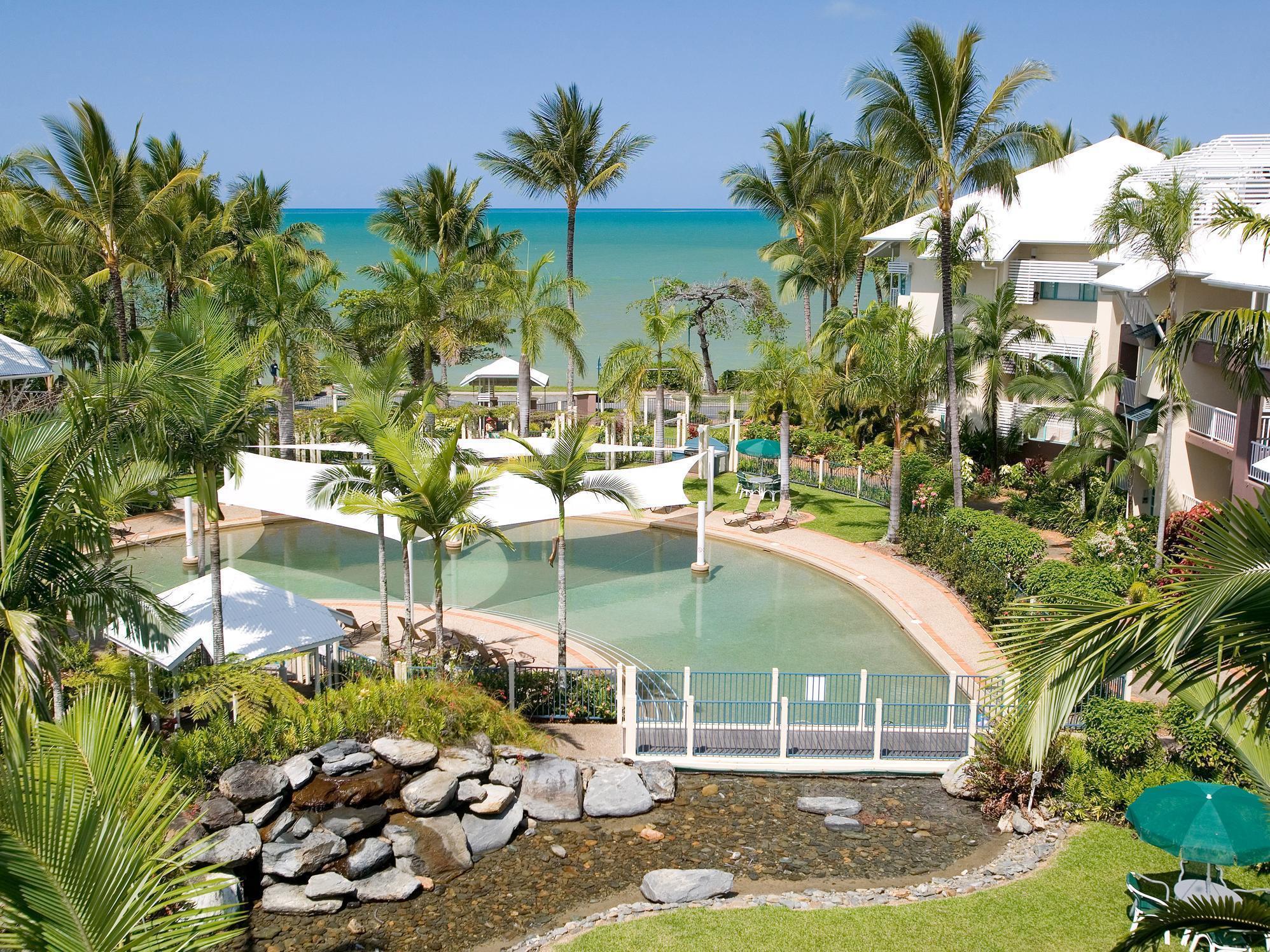 Coral Sands Beachfront 4*