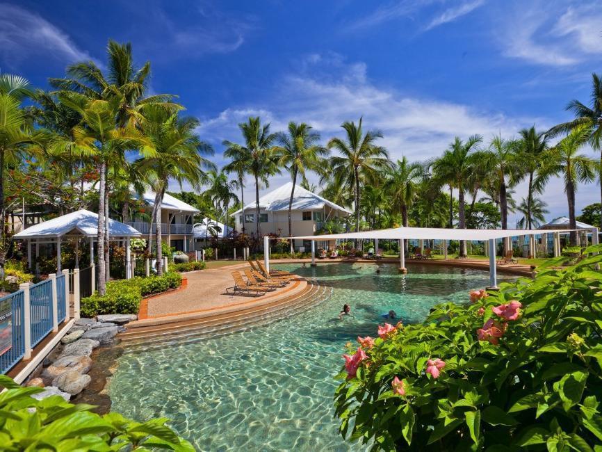 Coral Sands Beachfront Aparthotel 4*
