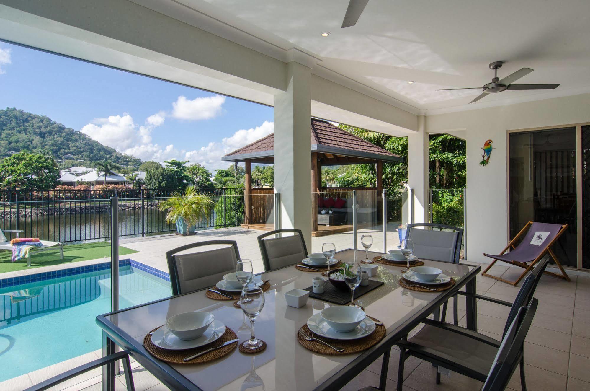 Eden Trinity Lagoon Front House Holiday home *