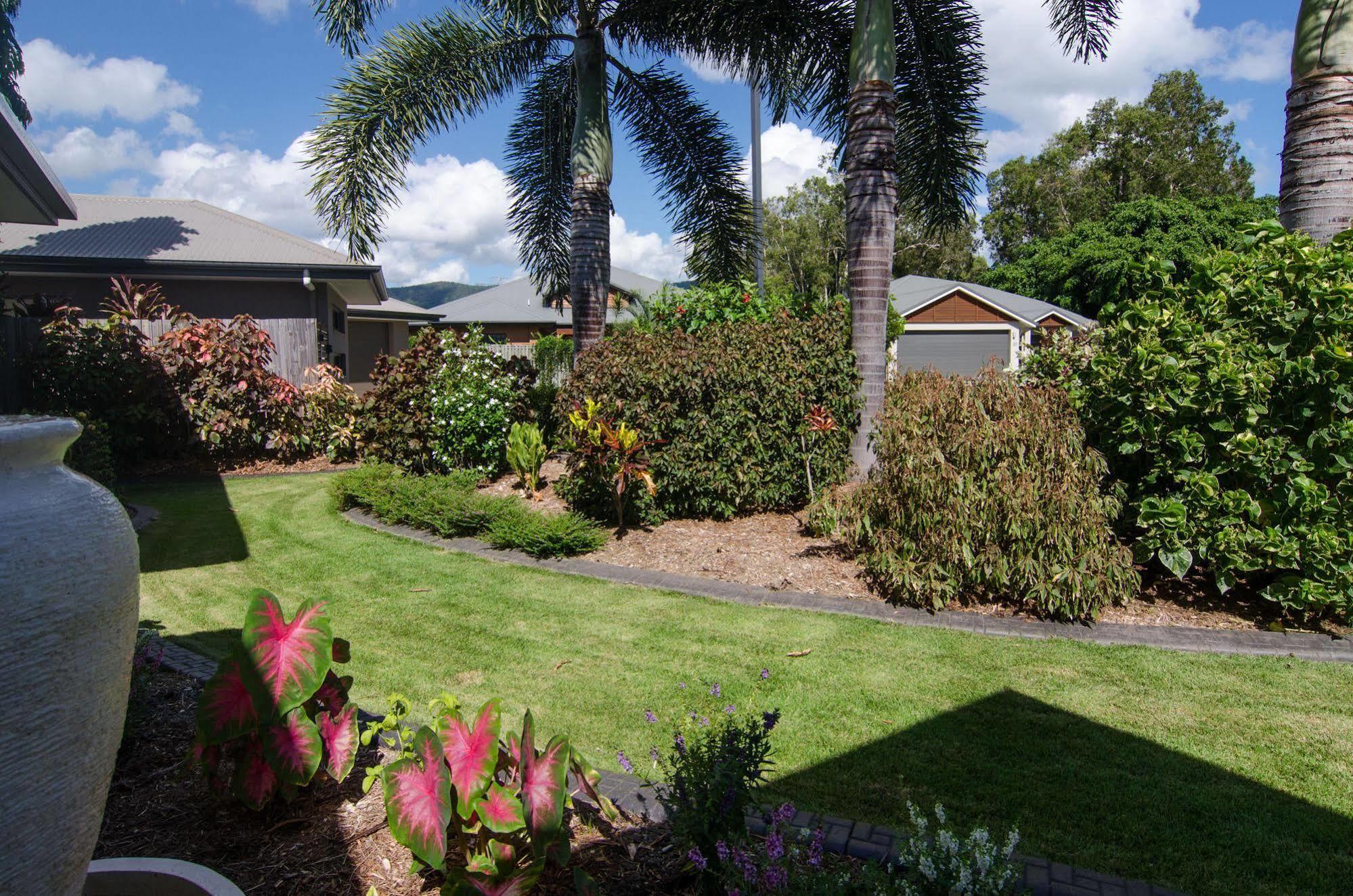 Eden Trinity Lagoon Front House Holiday home *