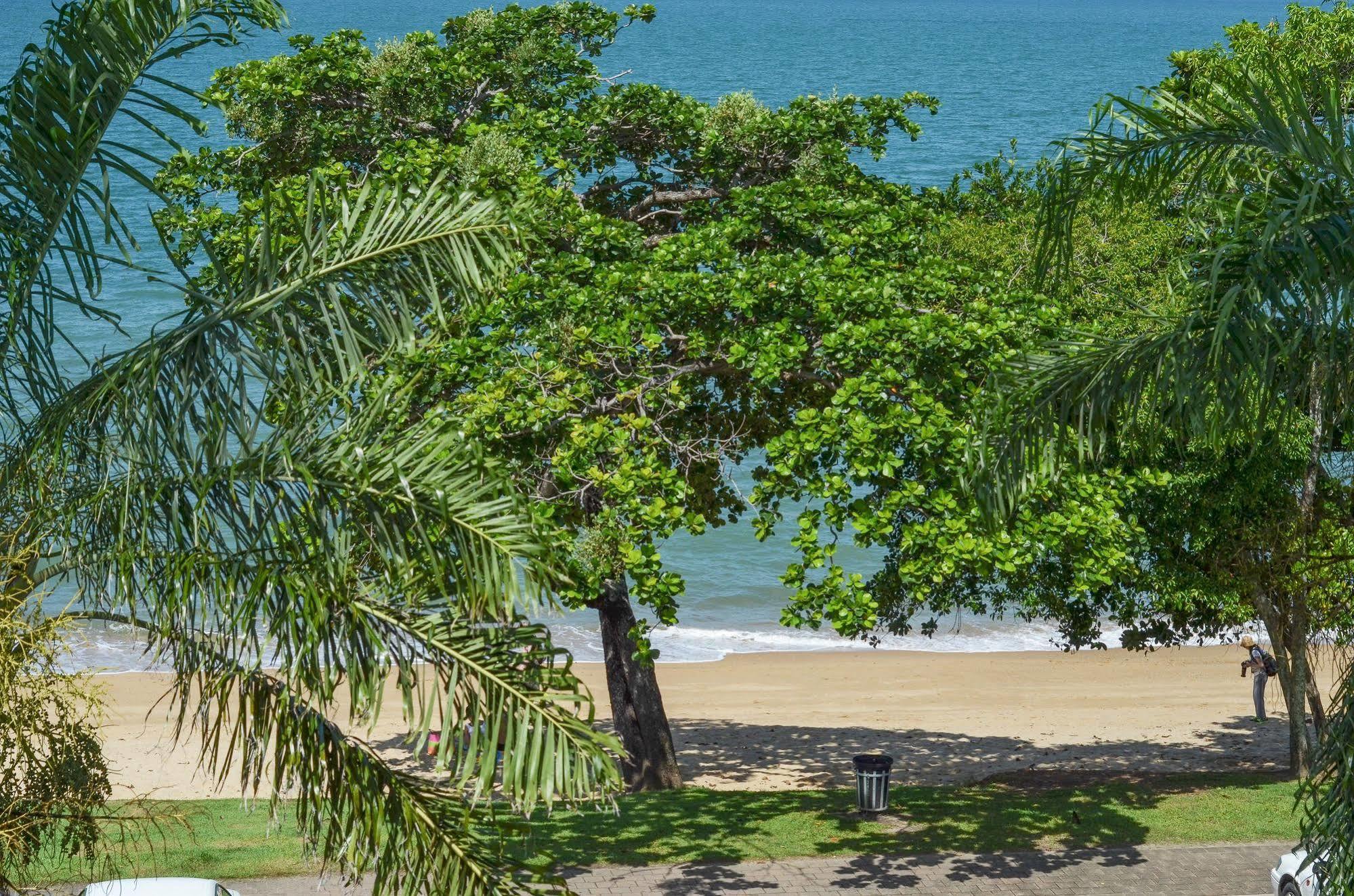 Roydon Beachfront Aparthotel Trinity Beach