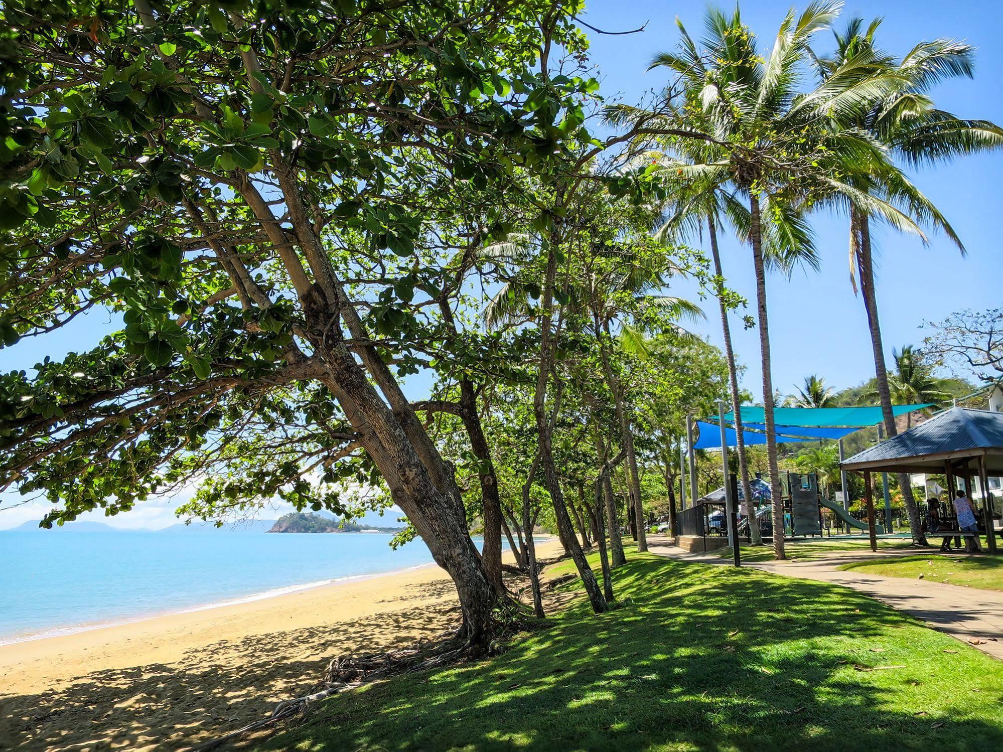 Roydon Beachfront Trinity Beach