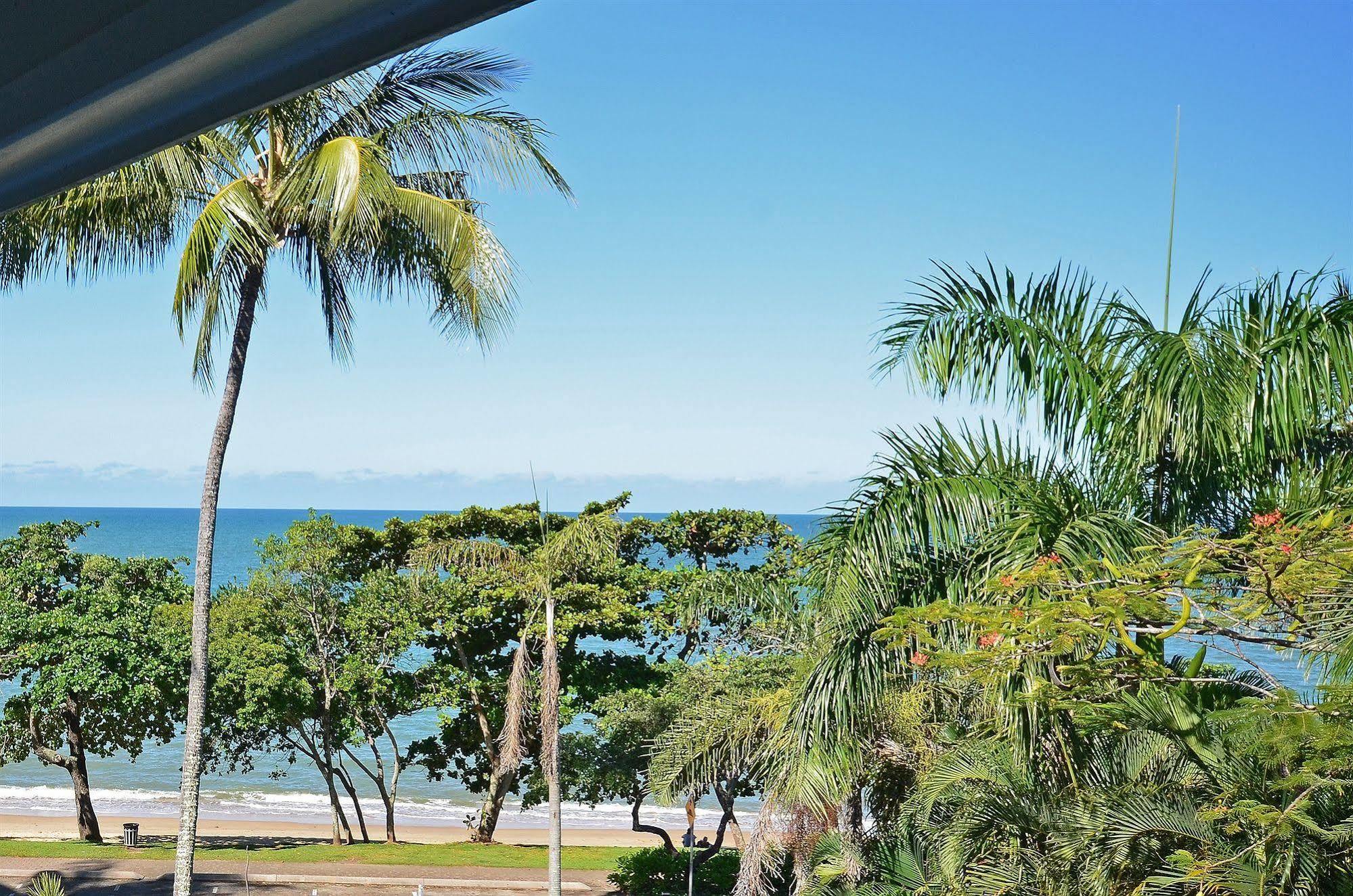 Roydon Beachfront 4* Trinity Beach