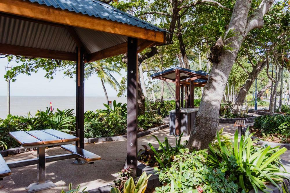 Apartment Iglu By The Sea 6 Beachfront Sleep 6 *