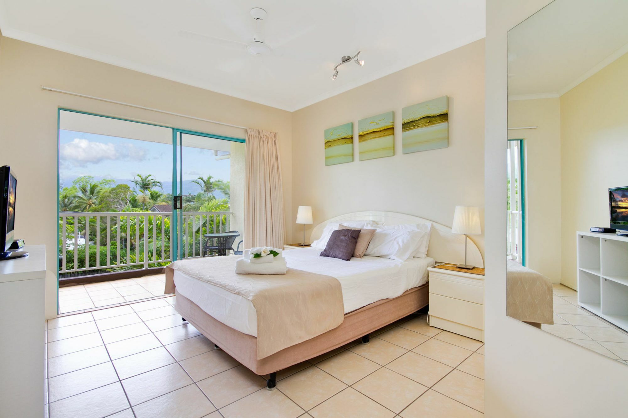 Apartment Coastal Blue @ Trinity Trinity Beach