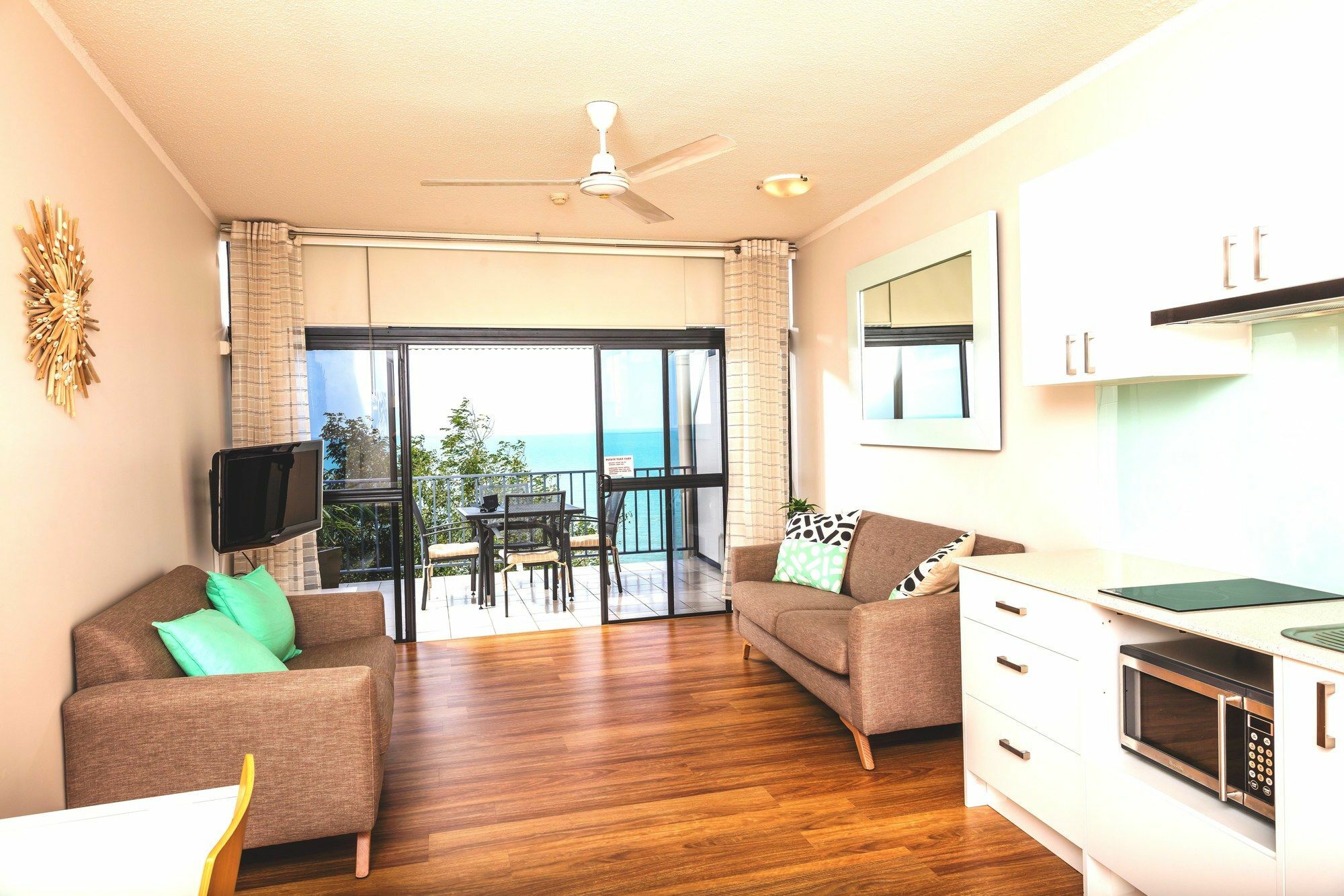 Amaroo At Trinity Aparthotel 4*