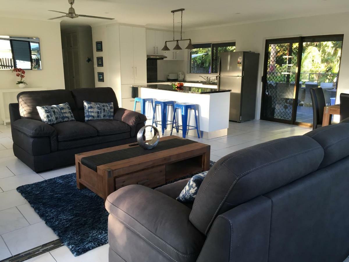 Heated Pool & Tropical Private Open Space Holiday home