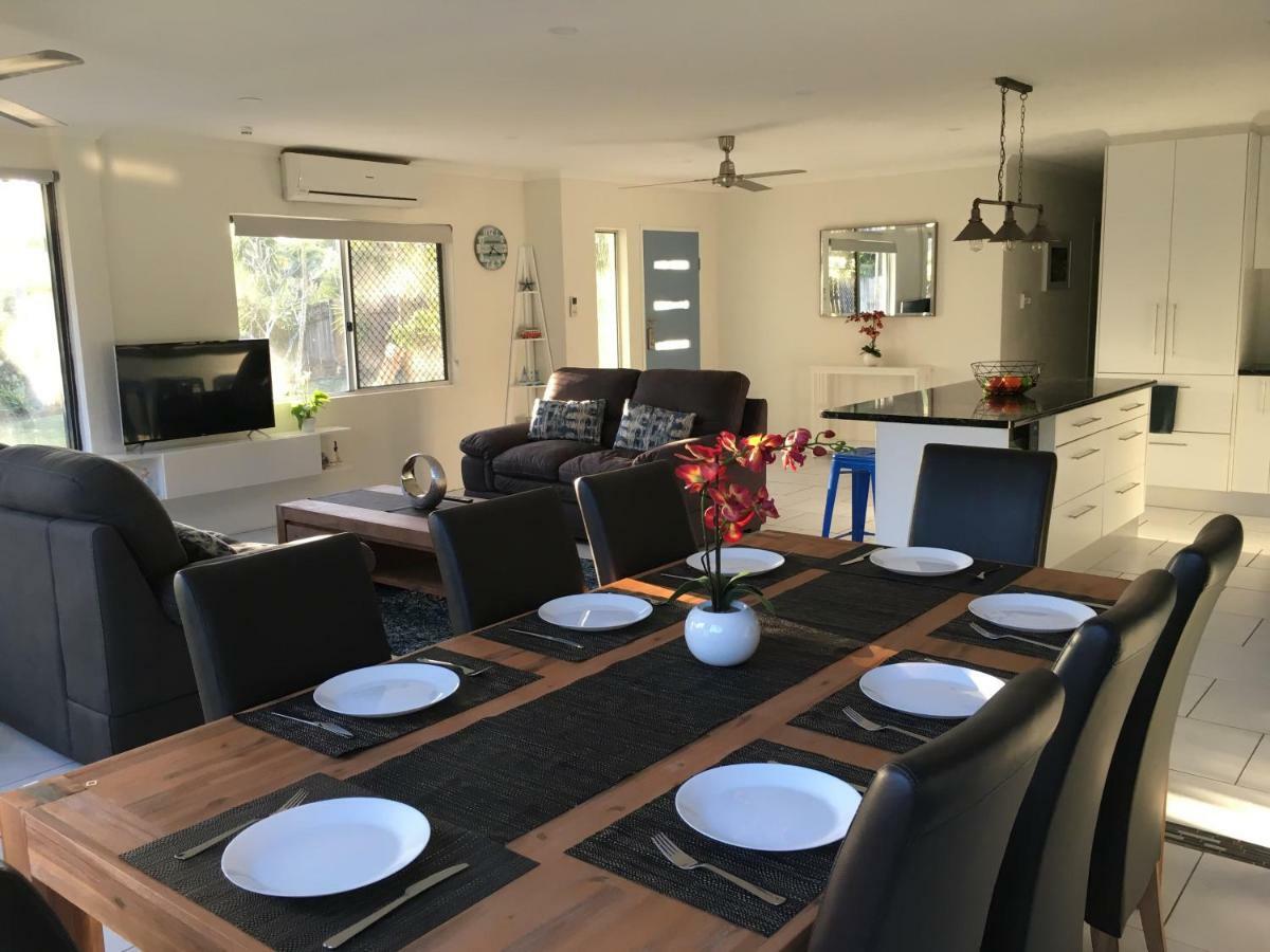Heated Pool & Tropical Private Open Space Holiday home