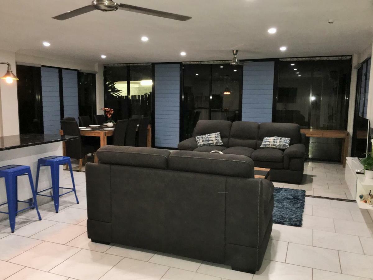 Holiday home Heated Pool & Tropical Private Open Space *