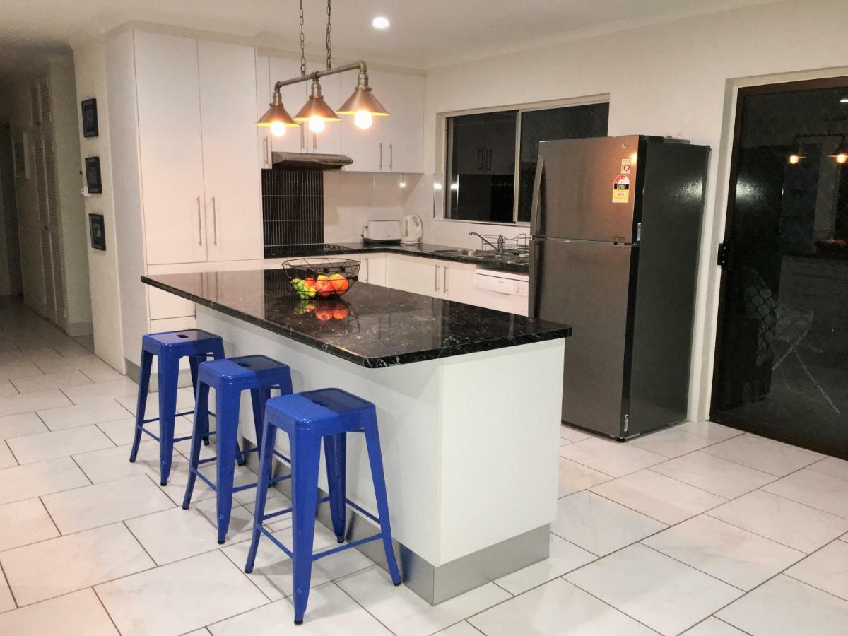 Heated Pool & Tropical Private Open Space Holiday home Trinity Beach