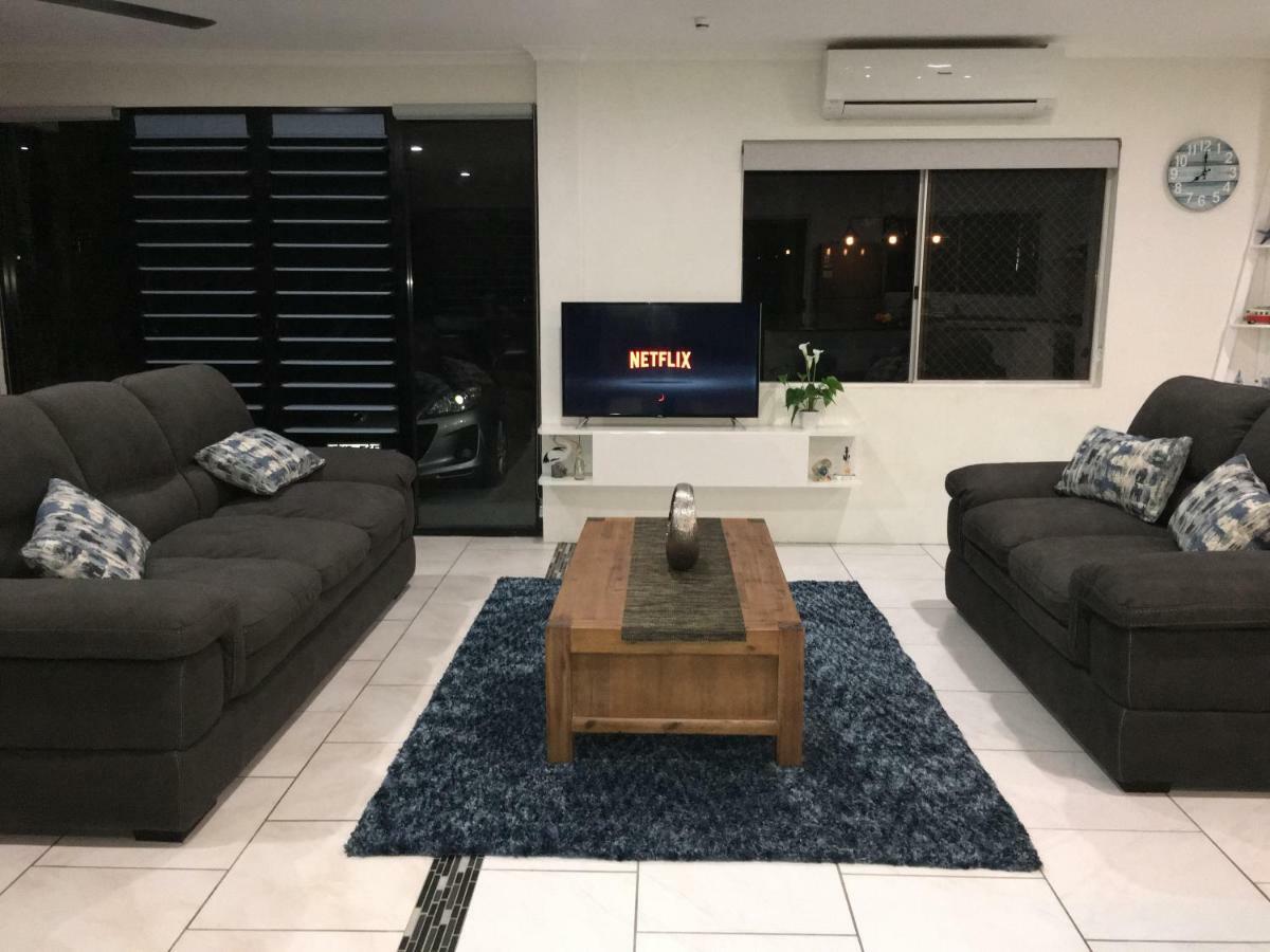 Holiday home Heated Pool & Tropical Private Open Space *