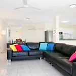 The Beach House 3Br Waterfront Apartment, Own Wifi