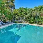 Trinity Beach Club Holiday Apartments