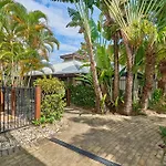 Trinity Beach Club Holiday Apartments